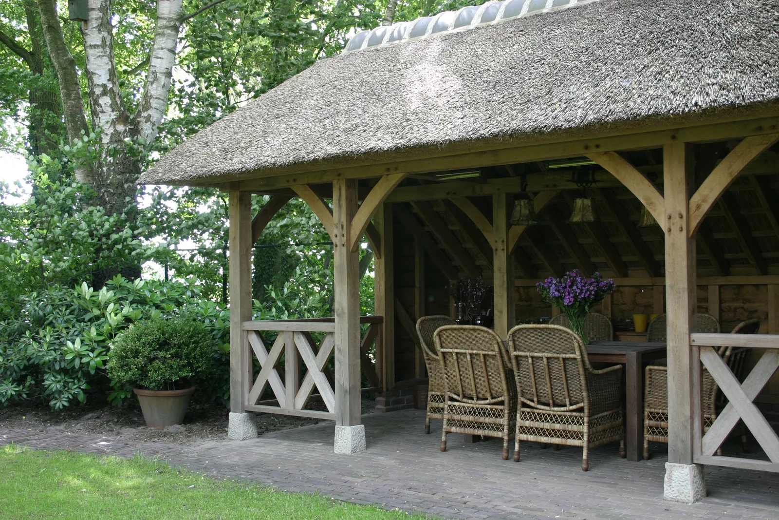 Een eiken tuinhuis bouwen