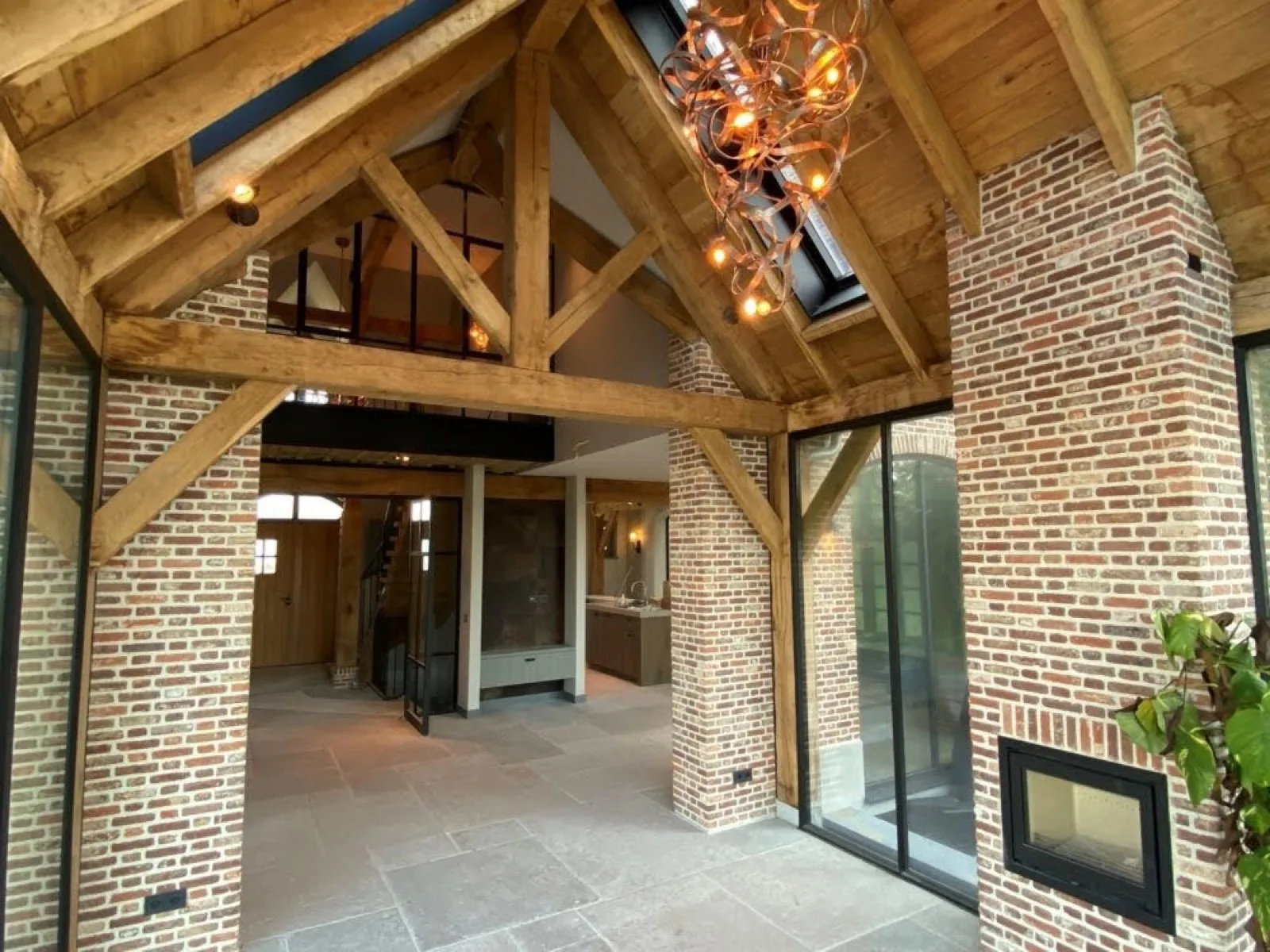 Villa met robuuste eiken frames