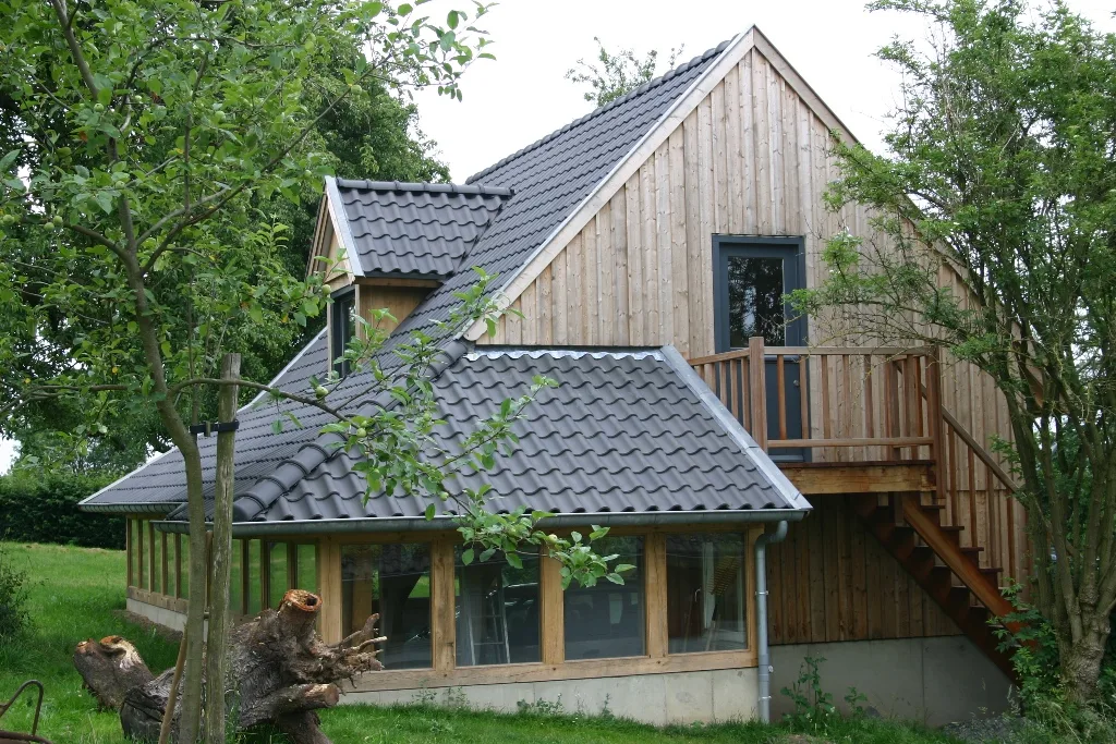 Eiken carport met atelier en eigen buitentrap