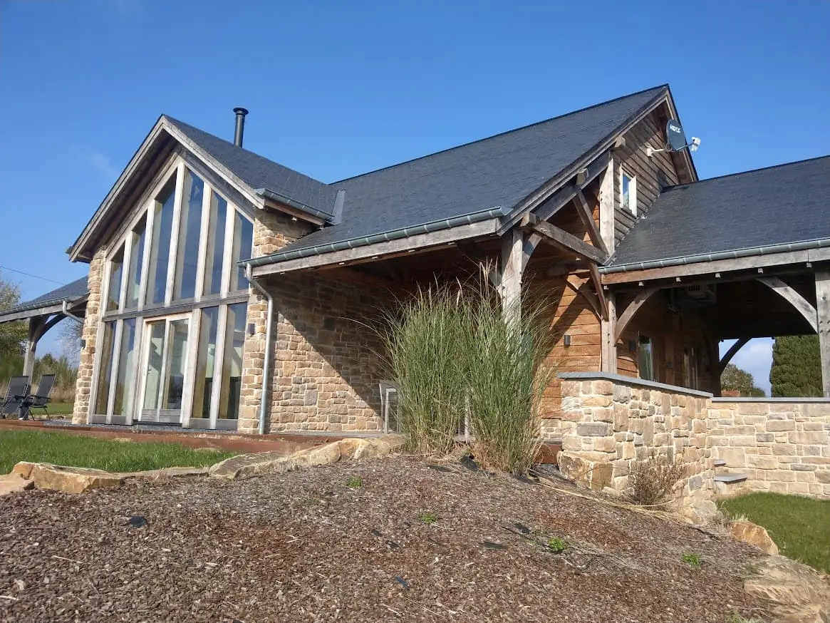 Energieneutrale eikenwoning met glazen gevel